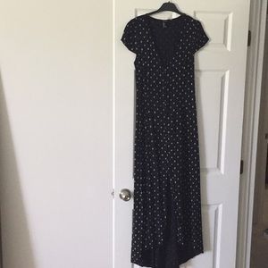 Maxi dress. Side zip.